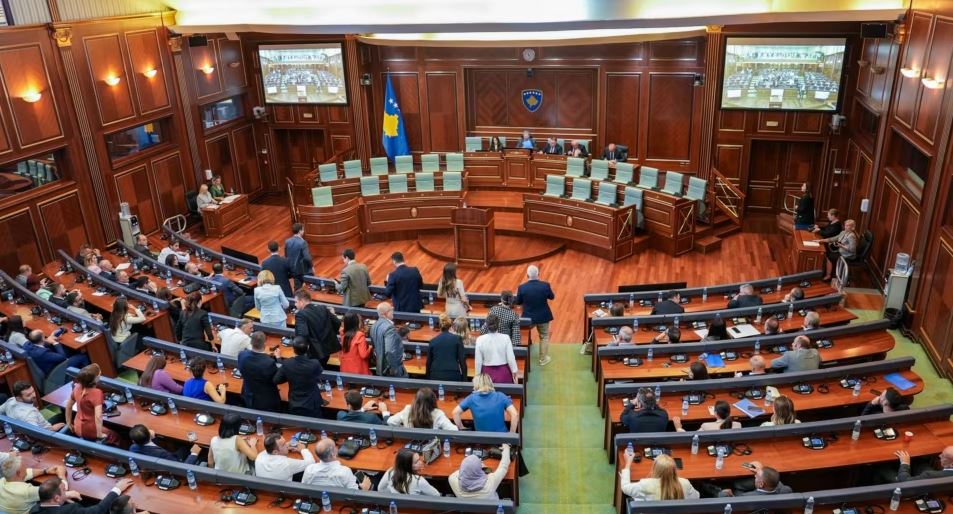 Kosovë/ Çfarë ndodh pas udhëzimeve të Kushtetueses për krijimin e Kuvendit?