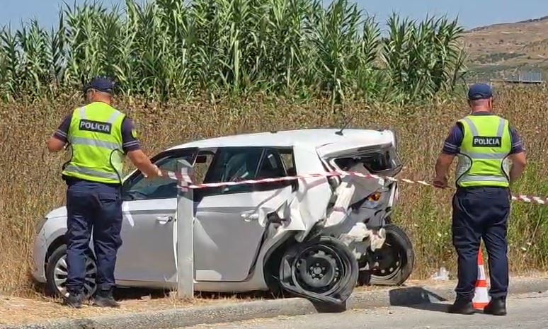 VIDEO/ Përplasen dy automjete në Levan, një viktimë dhe disa të plagosur