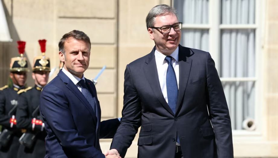 Macron bisedë telefonike me Vuçiç: Dialogu Kosovë-Serbi i rëndësishëm, dënojmë veprimet e njëanshme që e dëmtojnë!
