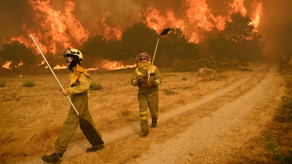 VIDEO/ Një tjetër ditë e vështirë për Spanjën, beteja me flakët vazhdon, shkon në 7 numri i viktimave