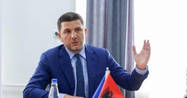 Krasniqi reagon ndaj thirrjeve raciste për shqiptarët në Maqedoninë e Veriut: Gjuha e urrejtjes, kundër vlerave demokratike