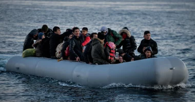 Përmbytet anija në brigjet e Jemenit, dhjetëra emigrantë humbin jetën