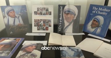 Letrat e Nënë Terezës/ Studiuesi zbardh korespondencën me personalitete të njohur