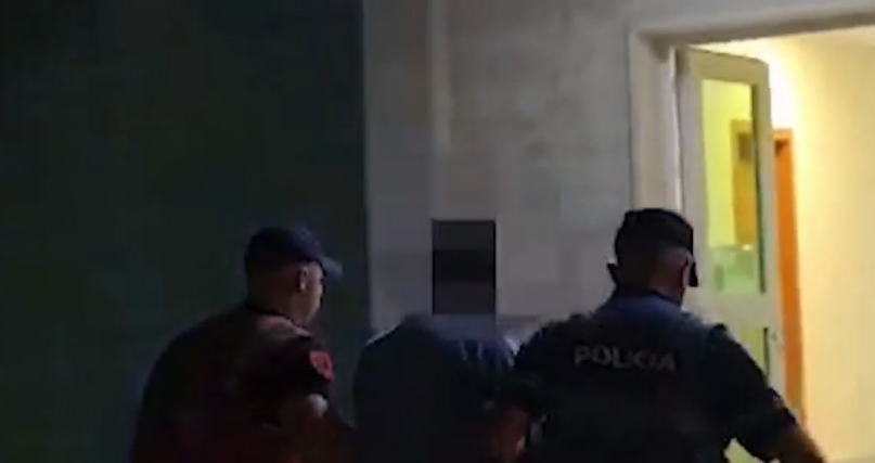 Zjarrvënia, katër të arrestuar/ Vihen në pranga, ndezën flakë në Fier, Lushnje, Memaliaj dhe Krujë