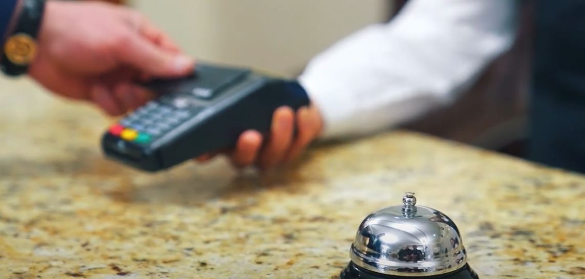 Pagesat me kartë rritje rekord/ BSH: Zënë 67% të totalit të pagesave që kryen në vend