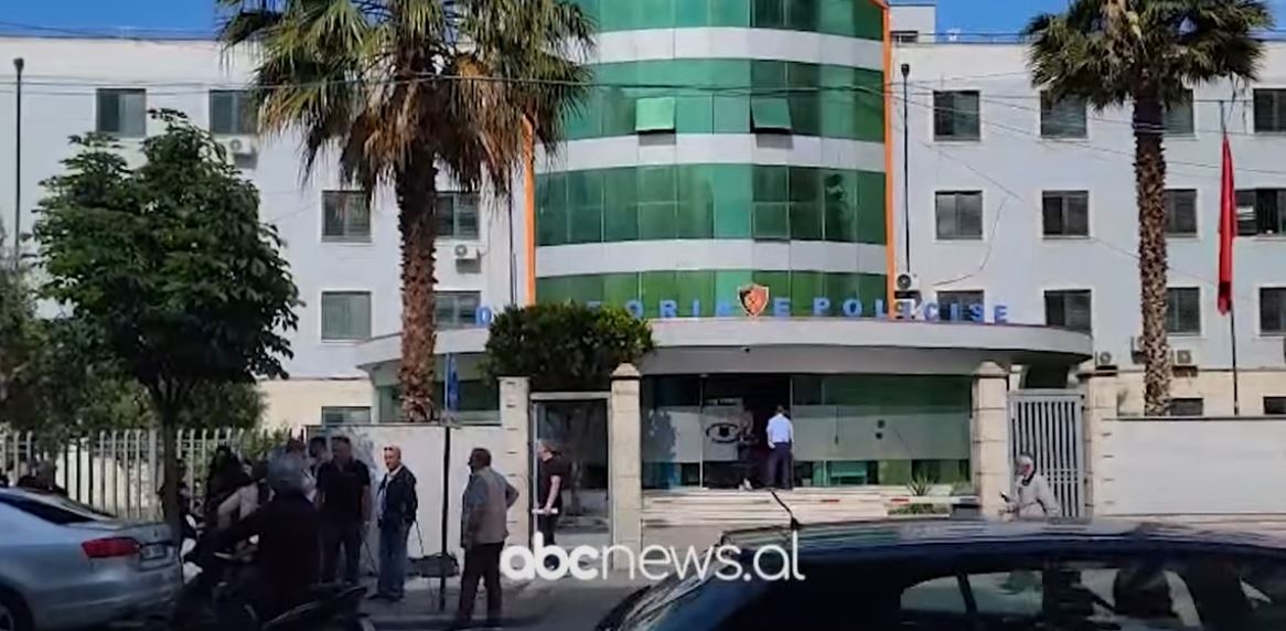 Plumba për një vend parkimi/ Autori: Linte makinën para meje dhe shkonte në lokal tjetër