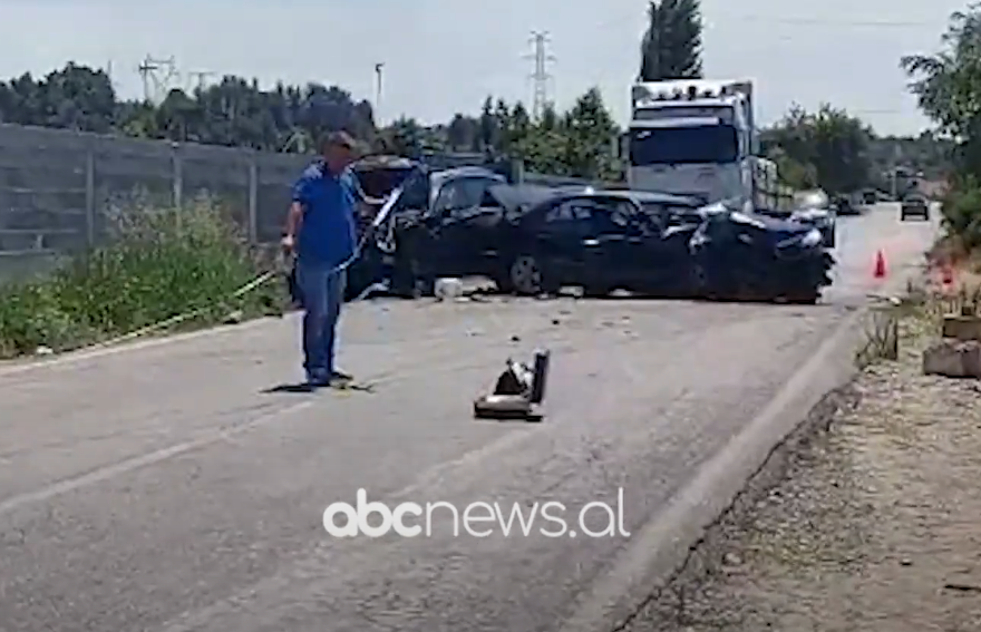 Aksident në Mamurras-Thumanë/ Përplasen dy automjete, tre persona të plagosur