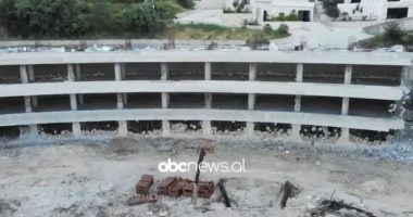 Pamje me dron/ Momenti i shpërthimit me tritol të ndërtesës pa leje në Radhimë