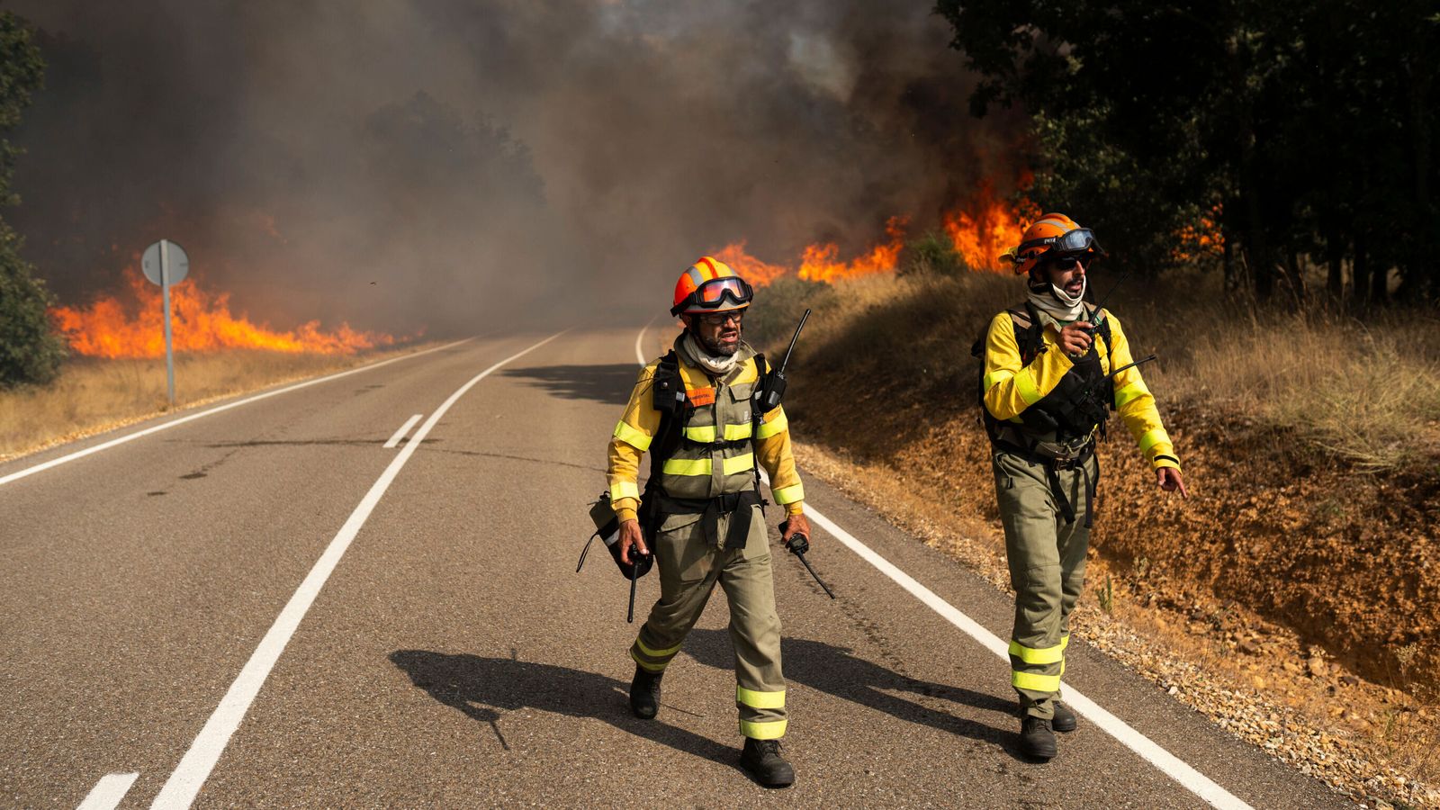 I nxehti ekstrem/ Zjarret përfshijnë Evropën, mijëra njerëz të evakuuar