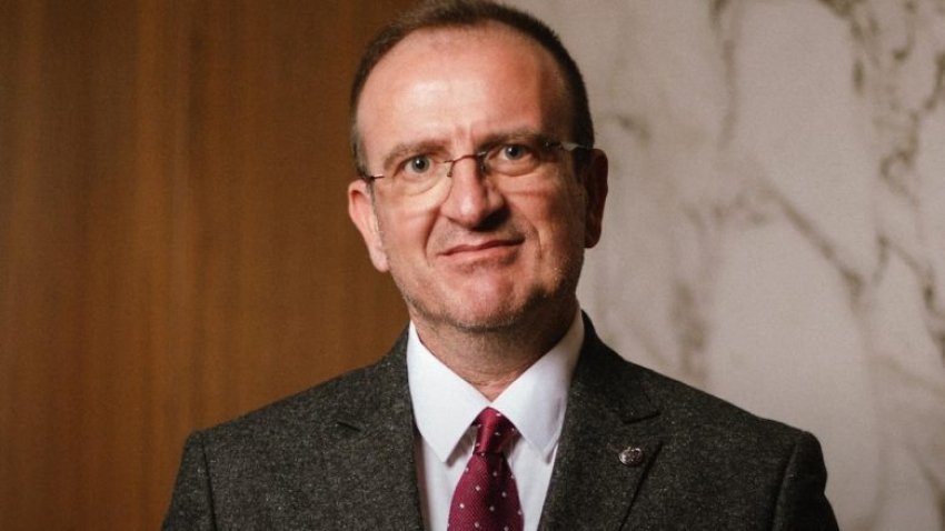 “Shkupi shkel ligjin për shqipen”/ Taravari: Institucionet nuk zbatojnë përdorimin e shqipes si gjuhë zyrtare