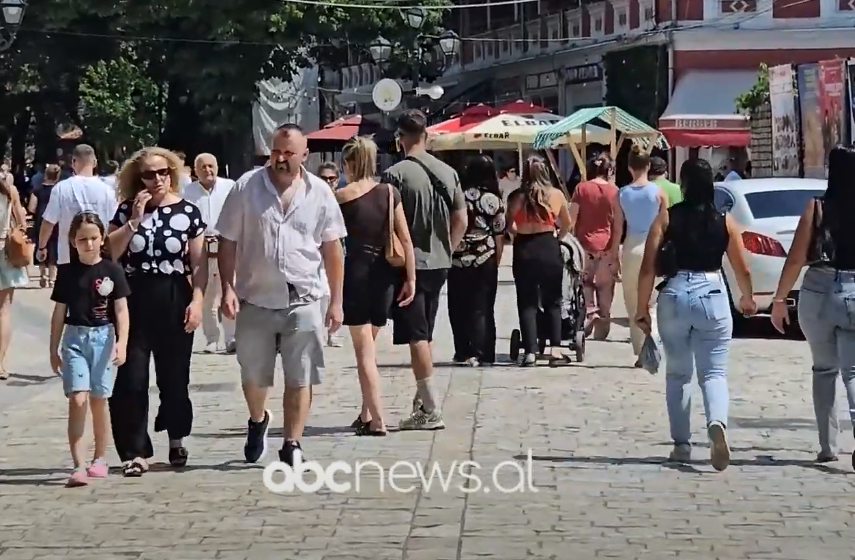 Të huajt pëlqejnë Shkodrën/ Turistë nga shumë vende vizitojnë qytetin e traditave