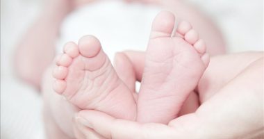 Shkalla e lindjeve në Mbretërinë e Bashkuar bie në nivelin më të ulët