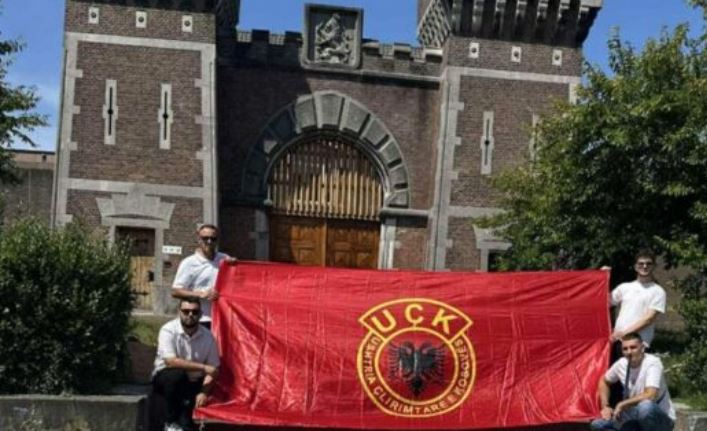 Protesta kundër Speciales, disa emigrantë shpalosin flamurin e UÇK-së në Hagë