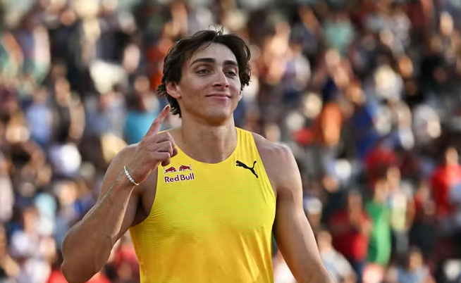Duplantis “fluturon” sërish/ Atleti suedez vendos një tjetër rekord në kërcimin me shkop