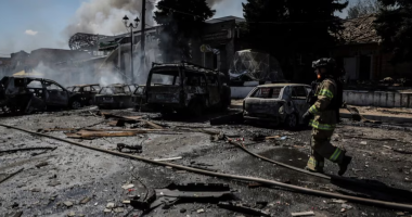 Ukraina urdhëron më shumë evakuime teksa Rusia shton presionin në fushëbetejë