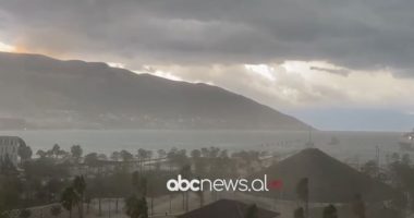 VIDEO/ Stuhi ere dhe rëre “pushton” Vlorën, bllokohet qarkullimi në qytet