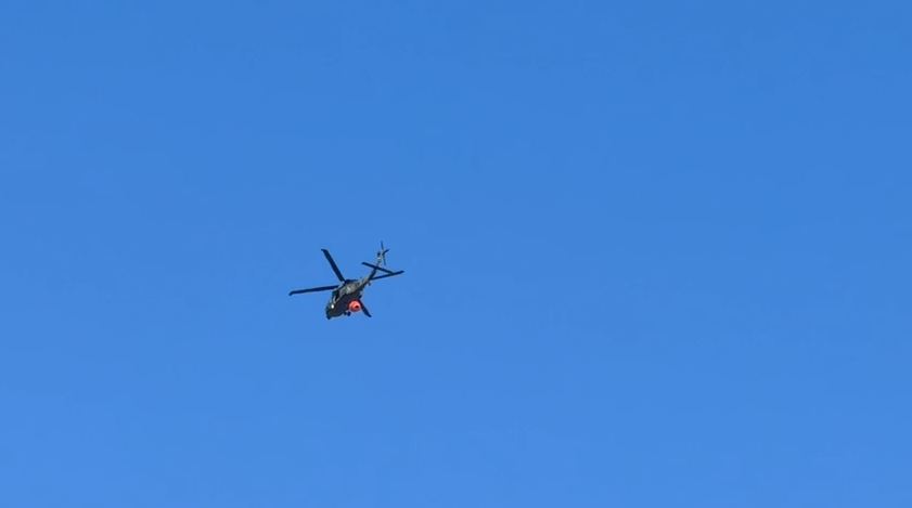 Zjarri në pyllin e Poros/ Vlorë, flakët vijojnë në ditën e tretë, një helikopter në operacion