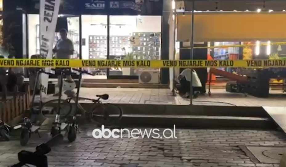 VIDEO/ Konflikti me dy të plagosur në Vlorë, pamje nga momenti i sherrit mes të rinjve