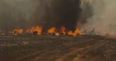Situata shqetësuese në Syrin e Kaltër, zjarrfikëset dhe dy helikopterë ndërhyjnë për të shuar flakët  