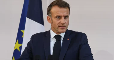 Macron: Do të vazhdojmë të këmbëngulim për sanksione kundër Rusisë