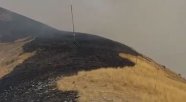 VIDEO/ Shuhet zjarri në malin e Sopotit, situata nën kontroll