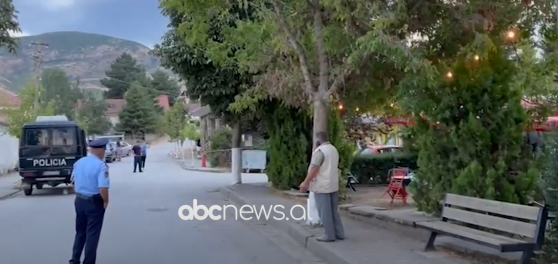 Vrasja me thikë, pas një konflikti/ Maliq, identifikohen viktima dhe i plagosuri (EMRAT)