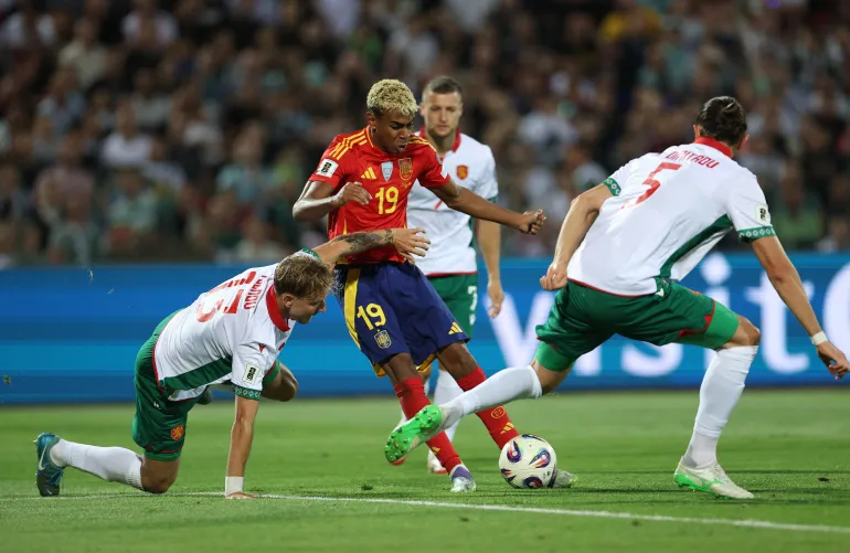 Spanja fiton, Gjermania zhgënjen/ Kampionët e Europës munden në transfertë 3-0 Bullgarinë