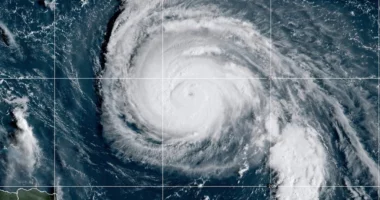 Uragani ‘Umberto’ arrin në bregdetin jugor të SHBA
