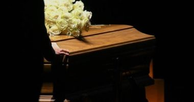 Homazhe mbretit të modës/ Mijëra njerëz në radhë, nderime për stilistin italian Giorgo Armani