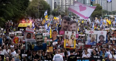 Lufta në Gaza/ 700 ditë pengje të Hamasit: Të afërmit nuk humbasin shpresën