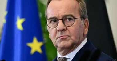 Ministri gjerman i Mbrojtjes kritikon Ursula von der Leyen