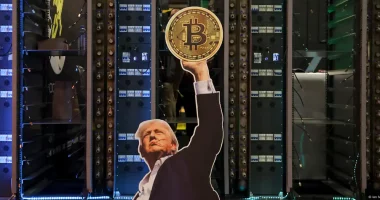 Analiza/ Trump po bëhet mbret i kriptomonedhave, por me çfarë çmimi?