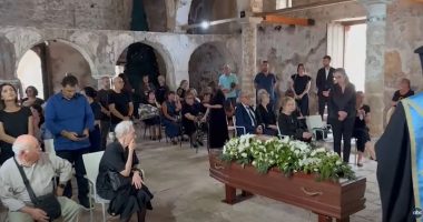 Anagnosti prehet në Vuno/ Regjisori përcillet në banesën e fundit në vendlindje, sipas amanetit