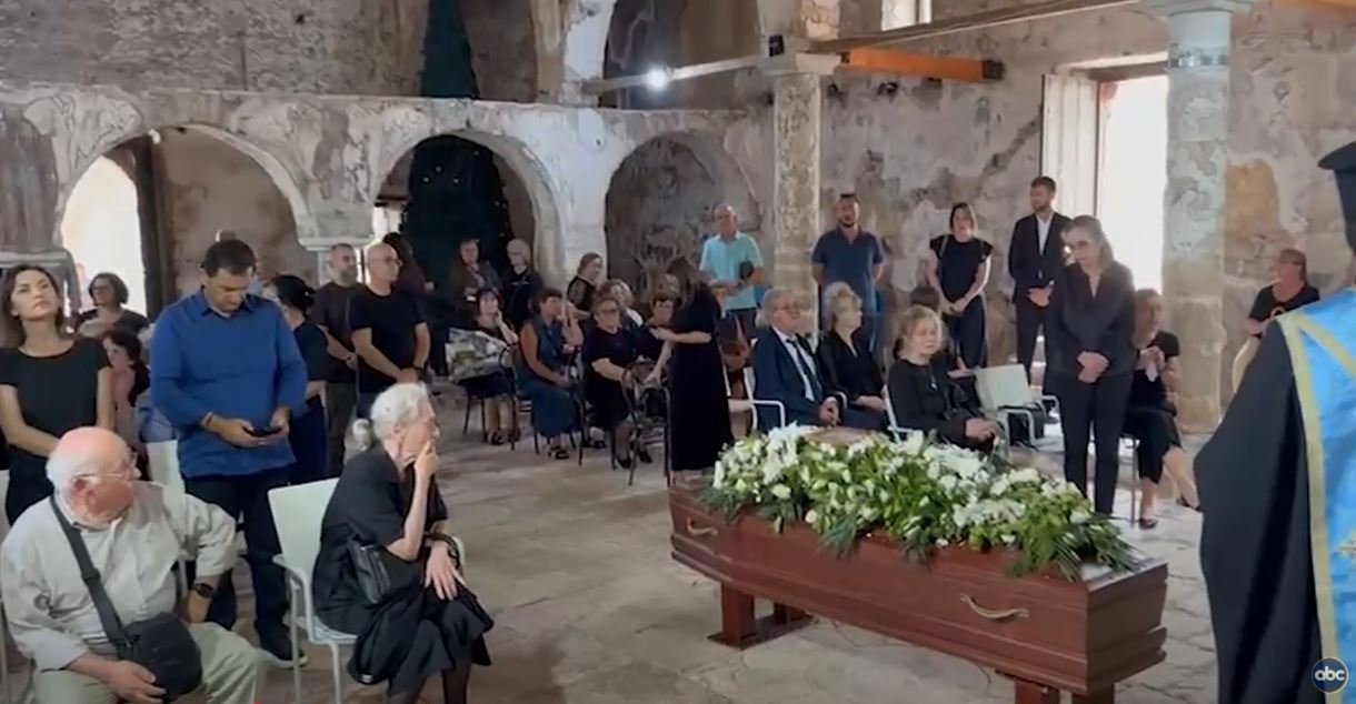 Anagnosti prehet në Vuno/ Regjisori përcillet në banesën e fundit në vendlindje, sipas amanetit