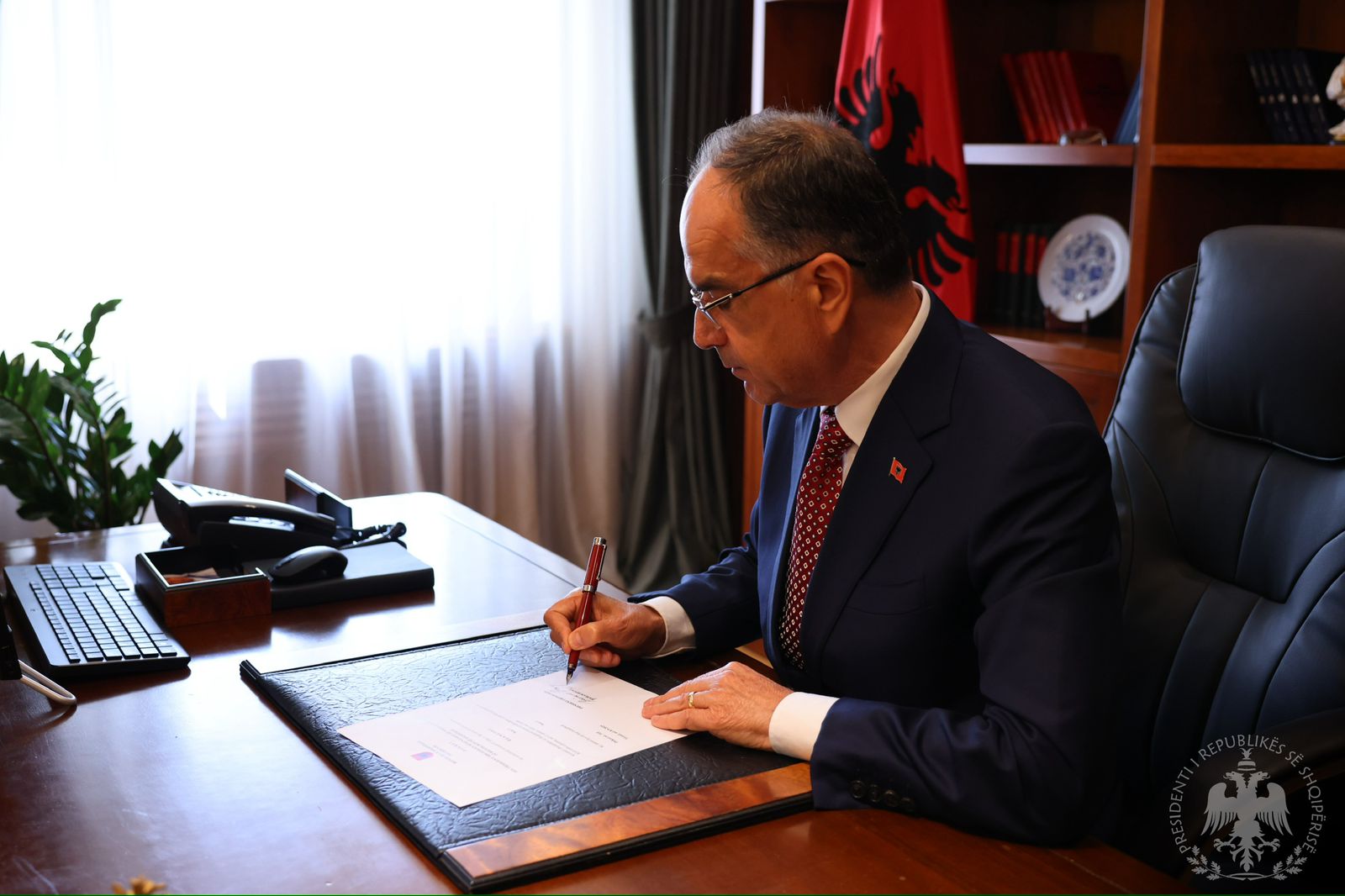 Legjislatura e re më 12 shtator, Begaj mesazh deputetëve: Kuvendi, simbol i demokracisë