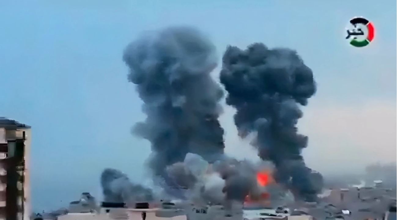 VIDEO/ Izraeli bombardon një port në Jemen