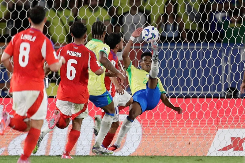Brazili kthehet te “Samba”/ Skuadra e Ancelotti mundi me lehtësi 3-0 Kilin në “Maracana”