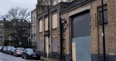 Mijëra shtëpi bosh, mijëra njerëz pa strehë në Mbretërinë e Bashkuar