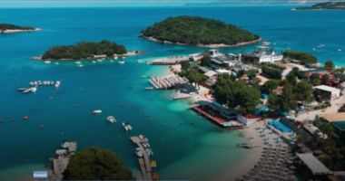 Gazeta “Kathimerini”: 700 mijë grekë pushime në Rivierën Shqiptare