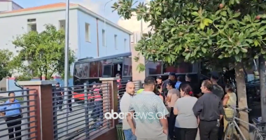 VIDEO/ Operacioni “blic” në Elbasan, 30 të arrestuarit transferohen drejt Tiranës nën masa sigurie