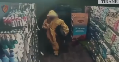 Theu xhamin e marketit dhe vodhi para, pranga 32-vjeçarit në Tiranë
