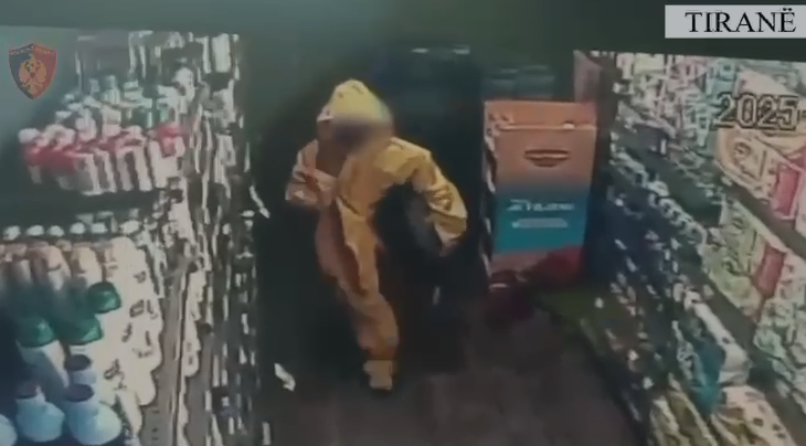 Theu xhamin e marketit dhe vodhi para, pranga 32-vjeçarit në Tiranë