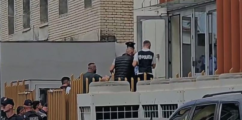 Megaoperacioni në Elbasan/ Mbërrijnë në gjykatë për masën e sigurisë 30 të arrestuarit