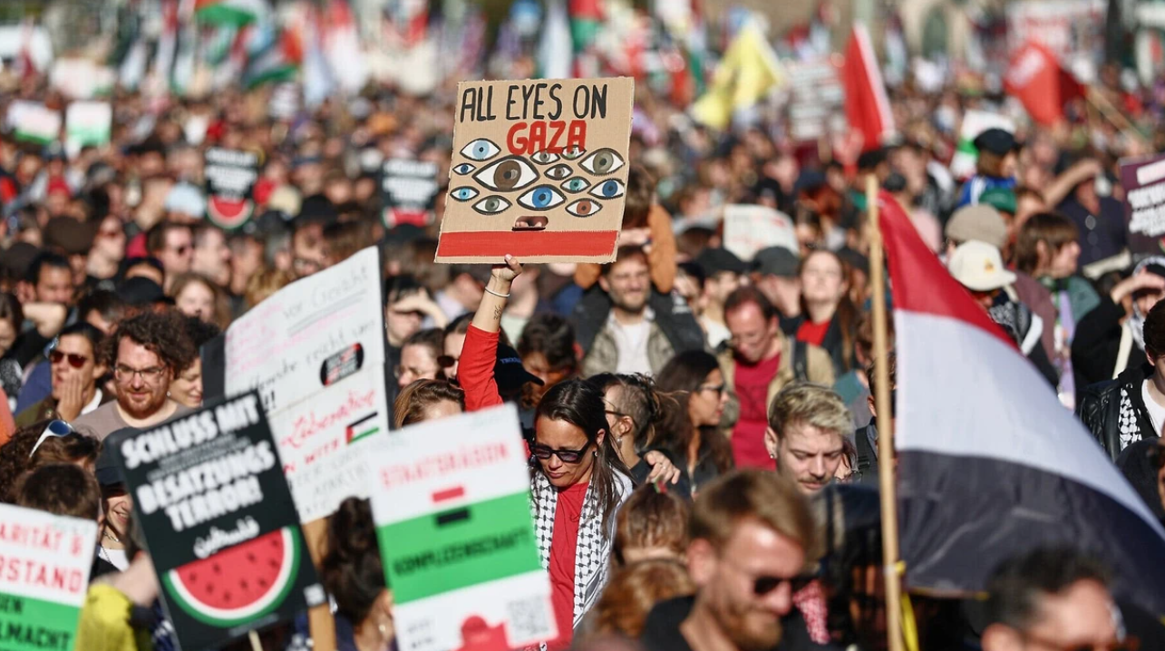 “Liri për Palestinën”, Berlini ‘ngrihet në këmbë’ për Gazën/ Mijëra protestues kërkojnë fundin e luftës