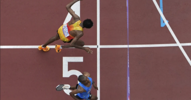 Maratonë me fotofinish/ Gara e çmendur në Botërorin e Atletikës, fitoi Simbu nga Tanzania