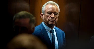 Vaksinat, “kryqëzohet” Kennedy/ Debat i ashpër në Senat, demokratët: Ka dezinformuar amerikanët