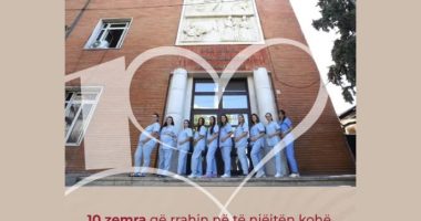 “10 zemra që rrahin në të njëjtën kohë”/ 10 mami te “Mbretëresha Geraldinë” në pritje të ëmbël