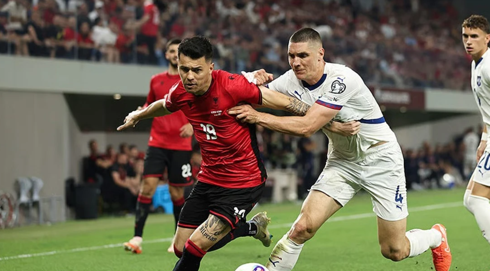 Sfida me Serbinë, Vuçiç “hyn me taka”/ Presidenti i Serbisë kërkon që ndeshja të luhet në Leskovac