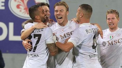 Napoli në “marshimin” e titullit/ Kampionët e Italisë bindin edhe në Firence, fitojnë 3-1
