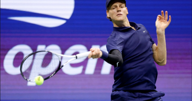 Triumfon “alieni” Sinner/ Numri 1 i botës jep versionin më të mirë, arrin çerekfinalen